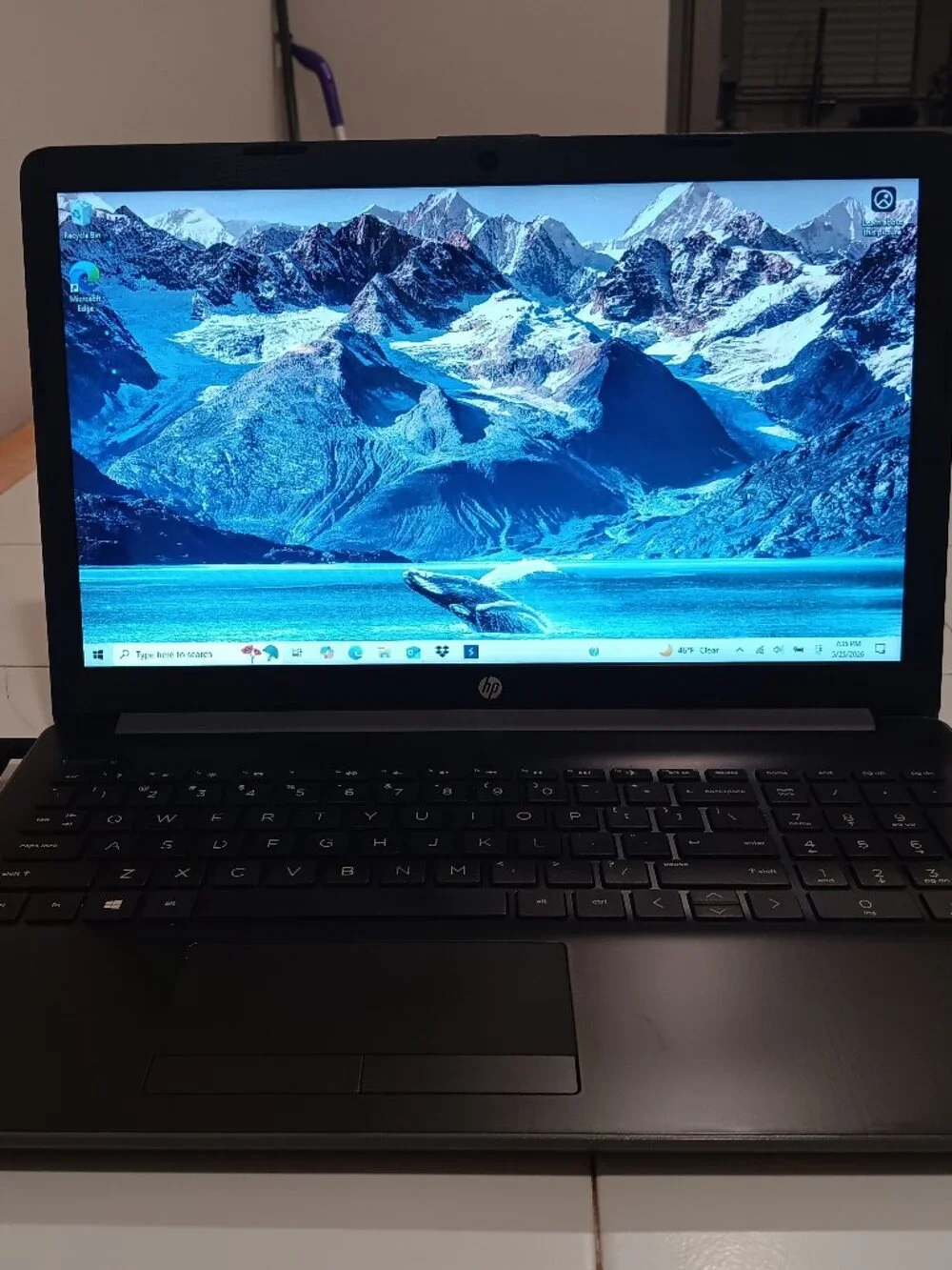 HP Laptop with charger / Model No. 15-da0076nr